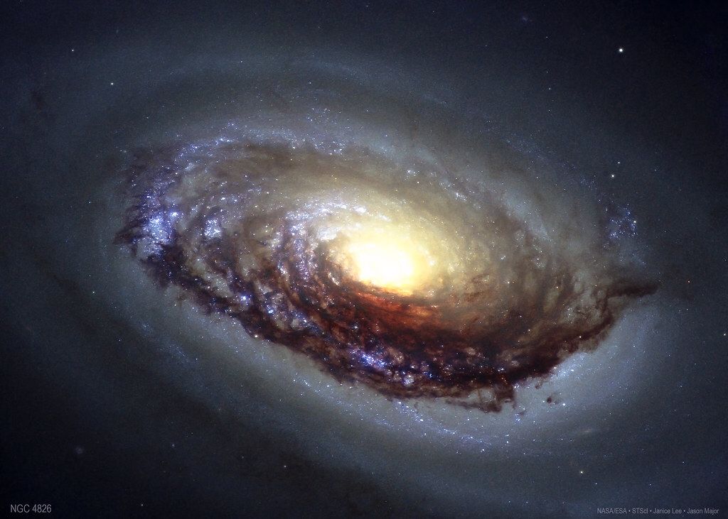 Exploring the eyes of The Black Eye galaxy – Messier 64