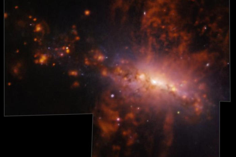 NGC 4383: The Galaxy Having a Stellar&nbsp;Meltdown